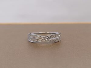 18ct White Gold 2 Row Cross-Over Diamond Set Ring (Pre-owned)