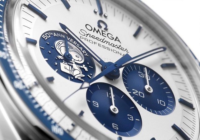 OMEGA Speedmaster Moonwatch "Silver Snoopy Award" 50th ...